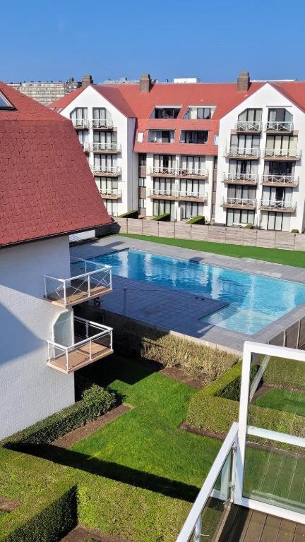 verzorgde studio met buitenzwembad in middelkerke Appartement Buitenkant foto